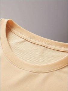 T-shirts pour femmes imprimés numériquement sur toute la surface, style streetwear, 100% polyester, séchage rapide, respirants, logo personnalisé, entraînement estival - Product Image 5