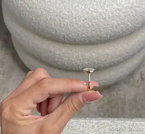 Anillo de Compromiso de Oro Blanco de 18k con Moissanita Premium de Corte Ovalado de 1CT y Claridad VVS para Mujer, Precio al por Mayor, Comercio Electrónico - Product Image 3