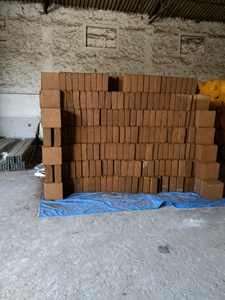 Bloque de Fibra de Coco Natural de la Mejor Calidad, 5 kg, para Agricultura, Cama para Animales, Uso en Jardinería, Biodegradable, Origen Tamil Nadu - Product Image 3