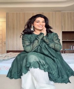 Ensemble haut et pantalon palazzo en soie verte brodée pour femmes, style traditionnel vintage ethnique Inde Pakistan, séchage rapide 86040 KARMA- - Product Image 2