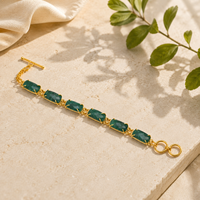 Bracelet à maillons en laiton plaqué or 18 carats avec breloque émeraude teinte, serti à la main, fermoir à bascule, bracelet de mode fait main pour femme