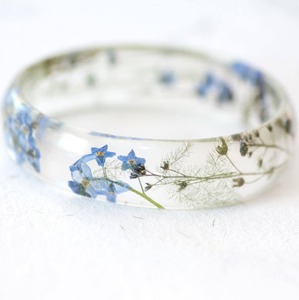 Brazalete de resina con diseño de olvido de mis encontros - Brazalete botánico floral - Brazalete tipo cuff - Product Image 2