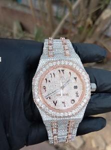 Reloj Clásico de Dos Tonos con Movimiento Automático y Completamente Cubierto de Moissanita - Product Image 2