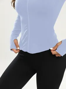 Conjunto de Yoga para Mujer con Logotipo Personalizado, Chaqueta Corta y Leggings de Cintura Alta, Chaqueta de Yoga Crema Personalizable con Cierre Completo - Corte Ajustado y Deportivo - Product Image 6