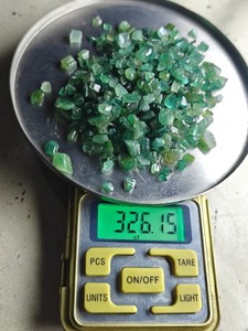Pierres brutes d'émeraude naturelle 3-7 carats, émeraude brute verte en gros pour la fabrication de bijoux - Product Image 5