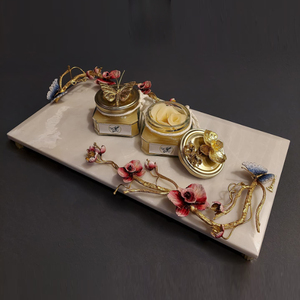 Plateau décoratif de luxe pour la maison, en bois avec finition émaillée imprimée, idéal pour les dîners et les fêtes, au design moderne - Product Image 2