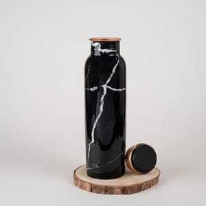 Botella de Agua de Cobre Puro con Patrón de Mármol Blanco y Negro, Ayurvédica, Sin Juntas, a Prueba de Fugas, Vaso Deportivo de Metal Indio al por Mayor - Product Image 1