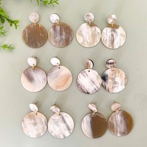 Pendientes de cuerno hechos a mano de alta calidad, buen precio, arte y artesanía, pendientes de cuerno en stock - Product Image 5