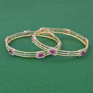 Bracelets joncs classiques vintage en alliage plaqué or avec diamants américains et rubis ronds taille brillant, 2 pièces, pour femmes - Product Image 1