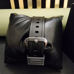 Superbe Montre de Luxe Unisexe en Moissanite Diamantée avec Boîtier en Acier Inoxydable – Design Demi-Givré pour Tous les Jours - Product Image 6