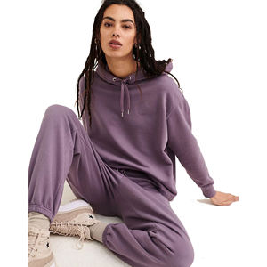 Ensemble de survêtement décontracté deux pièces pour femme en velours avec impression thermique personnalisée, comprenant un sweat-shirt court et un pantalon de jogging à jambe droite - Product Image 2