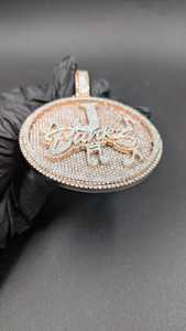 Colgante de medallón redondo 3D con incrustaciones de moissanita micro pavé, de plata 925, con nombre personalizado, estilo hip hop para raperos - Product Image 6