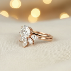 Anillo de compromiso solitario de moissanita brillante de 2 quilates con banda delicada de cinco piedras de corte marquesa y diseño de chevron, conjunto nupcial. - Product Image 6