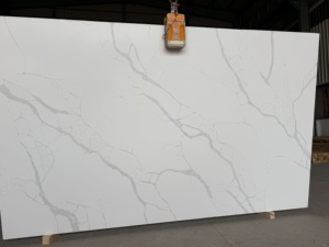 Grande dalle de quartz technique gris Laza de luxe, surface polie, pour intérieurs résidentiels et commerciaux et plans de toilette - Product Image 1