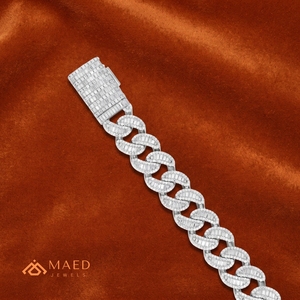 สร้อยข้อมือเงินแท้ 925 ประดับเพชรโมอิสซาไนต์ทรงบาแกตต์ ดีไซน์แบบ Cuban Link หรูหรา ดูเหมือนเพชรแท้  งานละเอียด  ของขวัญสุดหรู  ทันสมัย - Product Image 2