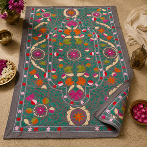 Drap de lit en coton brodé Suzani fait main, gris multicolore, motif floral bohème, couvre-lit traditionnel indien, décoration ethnique pour la maison, literie - Product Image 1