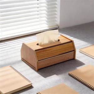 Boîte à mouchoirs artisanale en bois avec texture naturelle pour décoration intérieure rustique, présentation sur table et accueil. - Product Image 5
