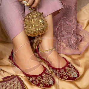 Calzado Khussa de Alta Calidad para Mujer, Color Personalizado, Hecho a Medida, Antideslizante, Parte Superior de Terciopelo Estampado, Suela Antideslizante, Venta al Por Mayor - Product Image 3