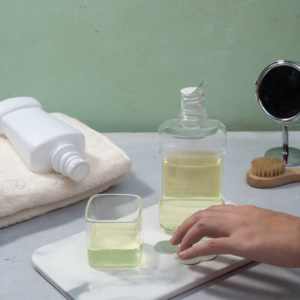 Sam Lan Vietnam Fabricant de joints d'étanchéité thermosensibles inviolables et anti-fuite pour bouteilles en PS/PET/PP de qualité pharmaceutique - Product Image 2