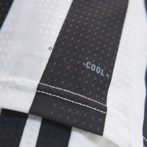Camiseta de Fútbol Personalizada con Rayas Blancas y Negras, Cuello en V, Manga Corta, Tejida, Transpirable, de Secado Rápido, Uniforme Deportivo para Equipo - Product Image 3