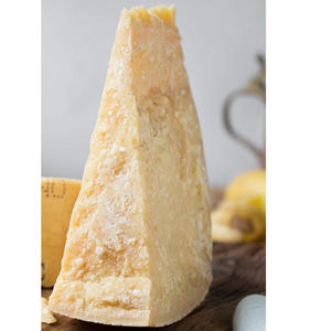 Fromage Parmigiano Premium, fromage de vache naturel vieilli, disponible pour la vente en gros, au détail et l'exportation internationale - Product Image 4