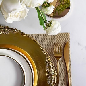 Plato decorativo de latón de calidad premium, ideal para arreglos de mesa en restaurantes de alta gastronomía y cenas de lujo. - Product Image 5