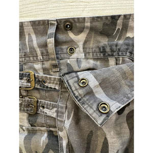 Kilt utilitaire camouflage gris pour homme, plissé, avec poches cargo, ceinture à boucle et fermeture à pression, idéal pour le travail - Product Image 6