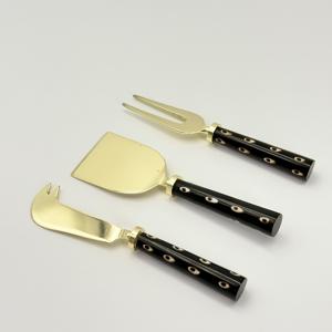 Cuchillo y Tenedor para Queso de Acero Inoxidable de Primera Calidad con Mango Largo de Resina y Recubrimiento PVD Dorado, Ecológico, Moderno y de Lujo para Bodas - Product Image 6
