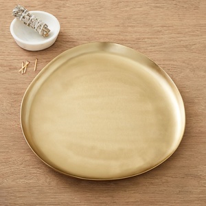 Plateau de rangement rond plaqué or, design minimaliste, finition polie, pour utilisation sur table - Product Image 1