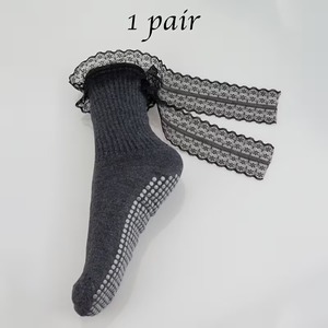 Chaussettes courtes pour femmes avec nœud en dentelle, semelle antidérapante à pois, en coton et fibre de bambou, style élégant, pour le quotidien au printemps - Product Image 3