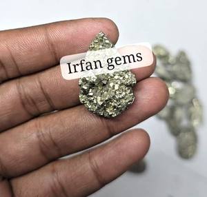 Bracelet de luxe fait main en pierres naturelles de pyrite, avec cabochons en cristal de pyrite mélangés à dos plat – Accessoire haut de gamme très prisé - Product Image 6