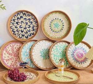 Bandeja de Ratán Ecológica Hecha a Mano con Incrustaciones de Madreperla, de Grado Comercial, para Catering, Decorativa con Diseño Floral Navideño - Product Image 3