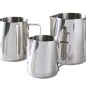 Carafe en métal noir de style bohème avec cristaux, pour appartements de luxe, utilisation intérieure et extérieure, maison et bureau, fabriquée en Inde - Product Image 6