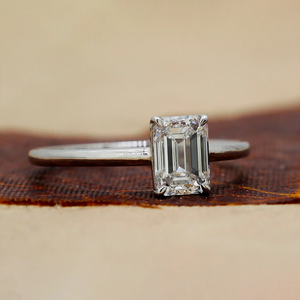 Bague de fiançailles en diamant de laboratoire taille émeraude, en argent, minimaliste, de luxe, solitaire, pour mariage ou anniversaire, certifiée IGI - Product Image 1