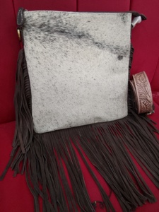 Bolso Bandolera Unisex de Cuero Vacuno Estilo Western con Diseño Floral Grabado a Mano, 20-36L, Impermeable, Antirrobo, Disponible en Stock - Product Image 3