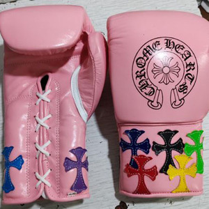 ถุงมือชกมวยหนังแท้คุณภาพสูง ตกแต่งโครเมียมฮาร์ท ระบายอากาศได้ดี ปิดแบบผูกเชือก พิมพ์ลายซิลค์สกรีน สำหรับฝึกซ้อมและต่อสู้ - Product Image 1