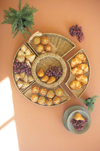 Handwoven Seagrass Serving Tray With Dividers <b>Round</b> Food Platter Woven Fruit Basket Eco Friendly Kitchen Party Serving Tray - Product Image 6