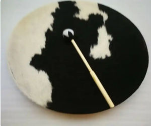 Tambor Chamánico Bellamente Pintado, Marco de Madera Tradicional, Estilo Vintage, Apto para Meditación y Rituales - Product Image 5