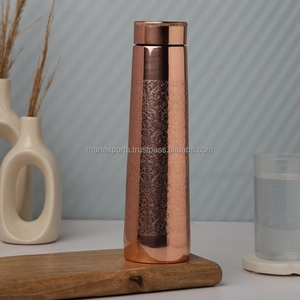 Botella de agua tradicional de cobre para uso diario que apoya la inmunidad, la digestión y los hábitos saludables en general. - Product Image 2