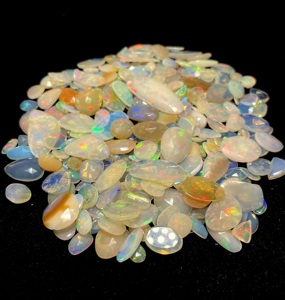 Opale d'Éthiopie naturelle taillée en forme de rose |   Opale de feu facettée |   Opale Welo cabochon non montée |   Fabricant en gros d'opale éthiopienne - Product Image 4