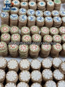 Meilleure vente Ensemble de sous-verres en nacre faits à la main avec bord en rotin faits à la main au Vietnam pour les gros acheteurs Décorations de table - Product Image 3