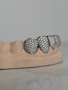 Grillz dentaires pour hommes en argent sterling 925 plaqué or 14K, sertis de moissanite, style Hip Hop, bijoux corporels personnalisés - Product Image 3