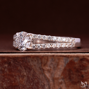 แหวนเพชรทรงกลม 0.5 กะรัต ฝังเพชรแบบสปลิตพาเว่ วงแหวนหมั้น ได้รับการรับรองจาก IGI ทองคำขาว 10K เครื่องประดับเจ้าสาว - Product Image 2