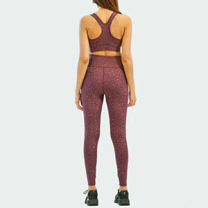 Conjunto Deportivo de Dos Piezas sin Mangas para Yoga, Shorts y Top con Logotipo Frontal, Ropa Deportiva para Mujer, para Yoga, Fitness y Gimnasio - Product Image 2