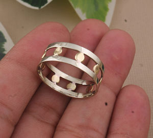 Anillo de Estilo Vintage con Incrustaciones de Plata 925, Engaste de Bisel, Acabado Texturizado, Diseño Cruzado Simple para Hombre, Idea de Regalo Cristiano, Boda, Fiesta - Product Image 1