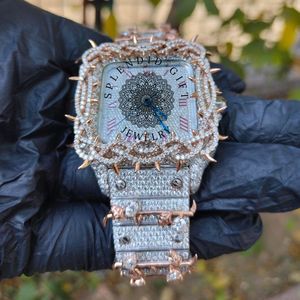 Reloj de Lujo con Movimiento ETA y Moissanita, con Detalles de Hojas en Tono Plateado y Detalles en Oro Rosa para Hombre, un Regalo Espléndido - Product Image 3