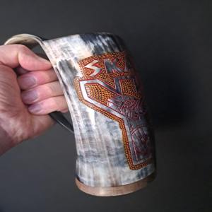 Mug en corne naturelle, fait main, pour hydromel, bière, festivals vikings et célébrations médiévales - Product Image 1
