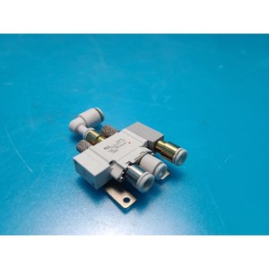 Válvula Neumática de 5 Puertos SMC SYA3120-C6-F2-X10, Usada, Piezas de Equipos Semiconductores Legacy - Product Image 4