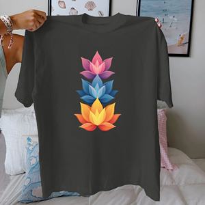 Camiseta de Mujer de Corte Regular con Estampado Degradado de Flores de Loto, Estilo Casual, 100% Algodón Puro, Tejido de Punto, Cuello Redondo, Manga Corta - Product Image 2