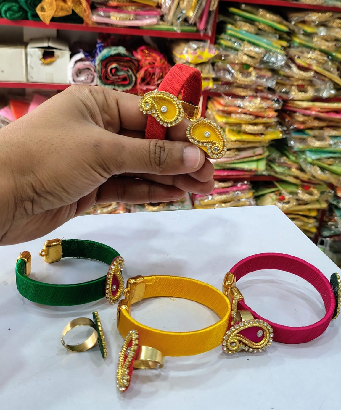 เช่นเดียวกับภาพ